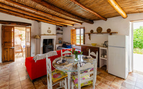 Open plan kitchen / dining / living area